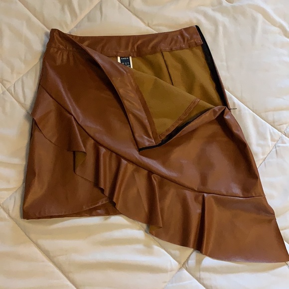 faux leather skirt - Picture 2 of 3